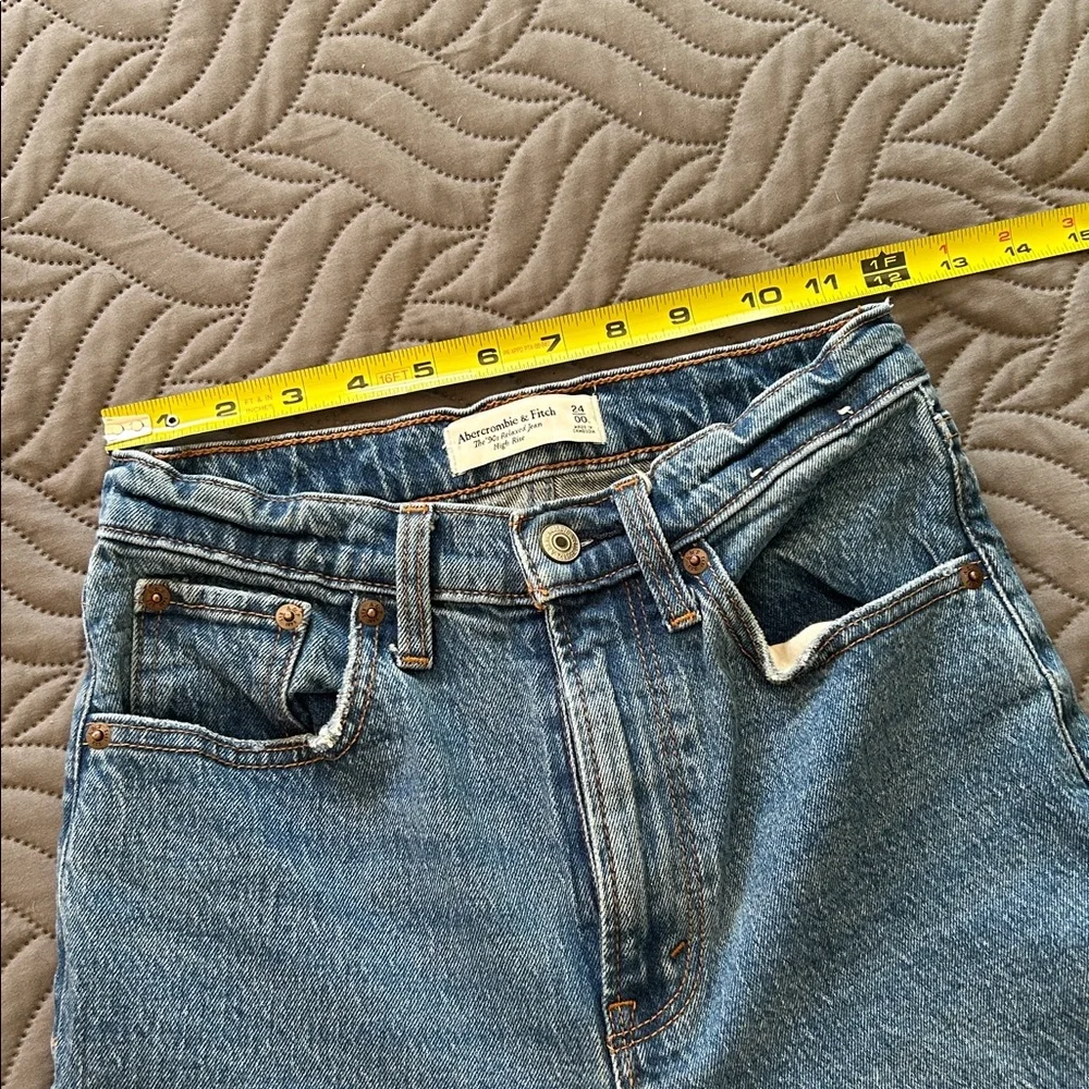 Abercrombie & Fitch High Rise “The 90’s” Jeans - Picture 8 of 9